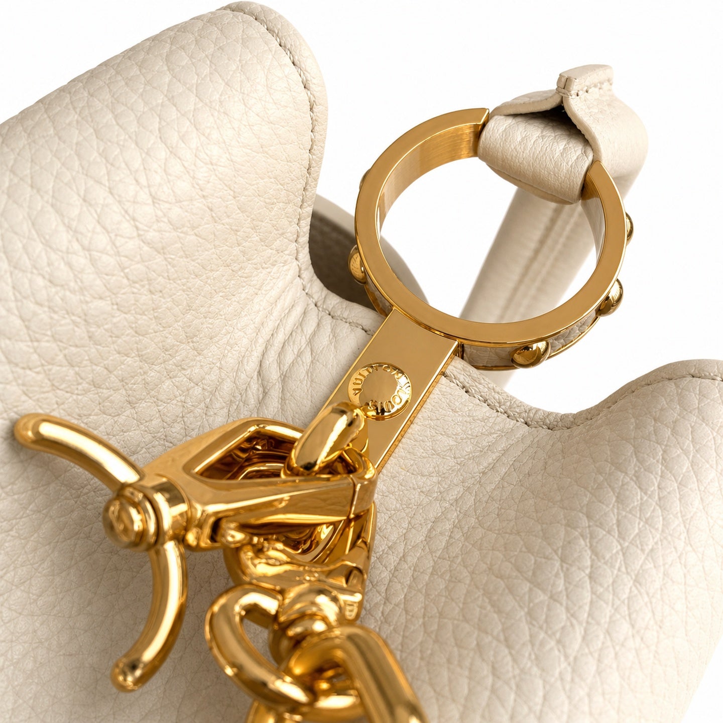 Louis Vuitton Capucines Small Leather White Gold Handbag